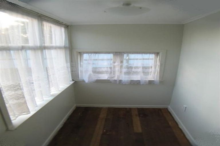 Photo of property in 51 Onewa Road, Northcote, Auckland, 0627