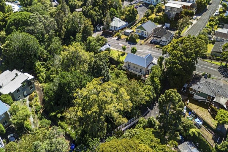 Photo of property in 28 Carrington Street, New Plymouth, 4310