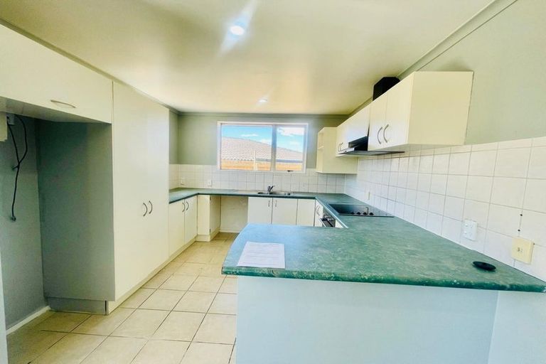 Photo of property in 20 Castlefinn Drive, Weymouth, Auckland, 2103