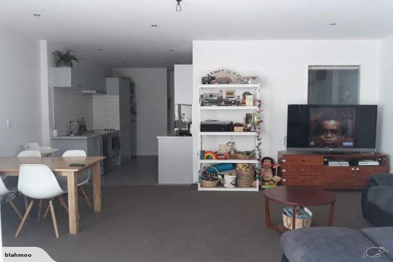 Photo of property in Las Olas De Cuba, 2/35 Torrens Terrace, Mount Cook, Wellington, 6011