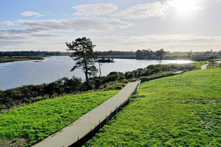 Photo of property in 16 Evergreen Parade, Rosehill, Papakura, 2113