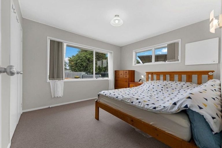 Photo of property in 12 Suwyn Place, Weymouth, Auckland, 2103