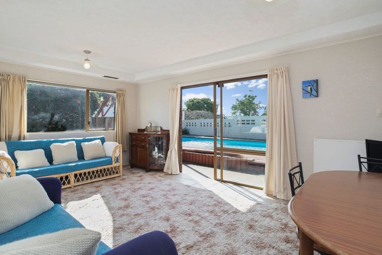 Photo of property in 11 Banbury Place, Mangere Bridge, Auckland, 2022