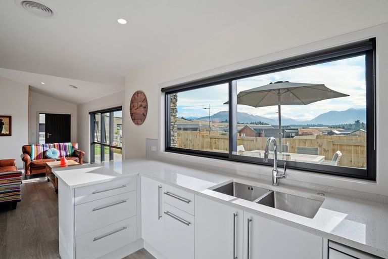 Photo of property in 3 Bargour Street, Wanaka, 9305