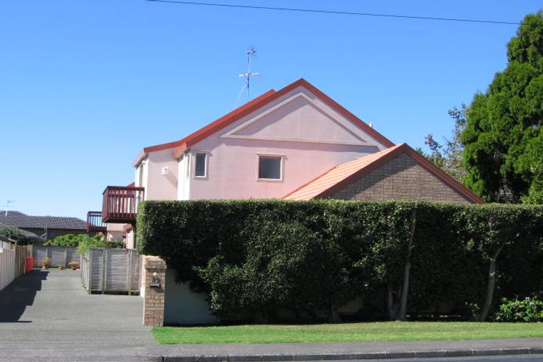 Photo of property in 79a Te Atatu Road, Te Atatu South, Auckland, 0610