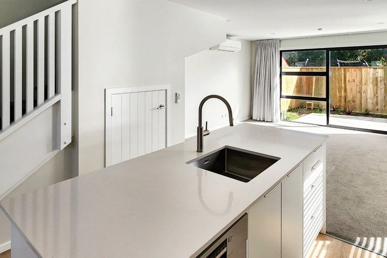 Photo of property in 7/31 Wainuiomata Road, Wainuiomata, Lower Hutt, 5014