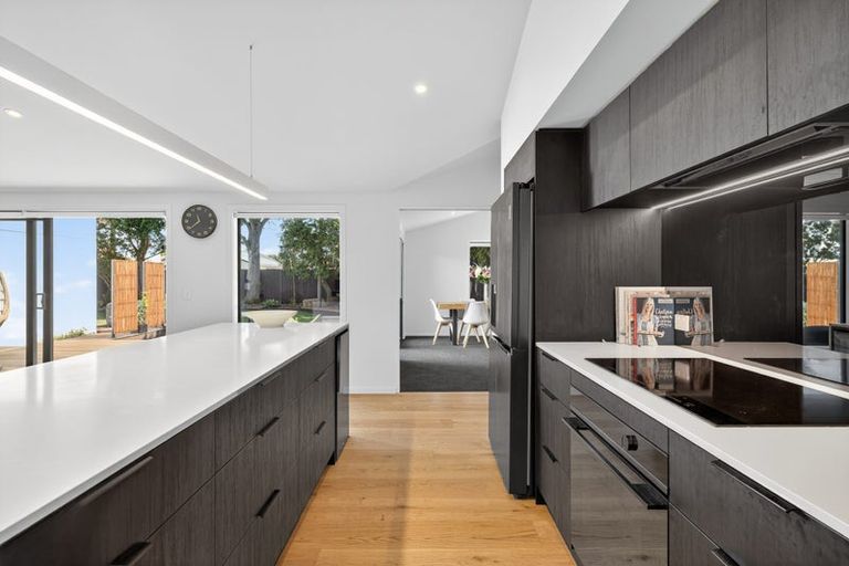 Photo of property in 11a Weston Road, St Albans, Christchurch, 8052