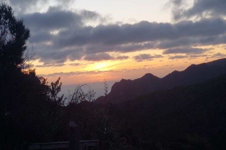 Photo of property in 90 Lone Kauri Road, Karekare, Auckland, 0772