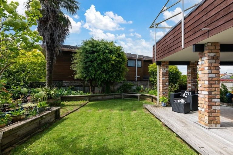 Photo of property in 2/5 Perendale Close, Somerville, Auckland, 2014