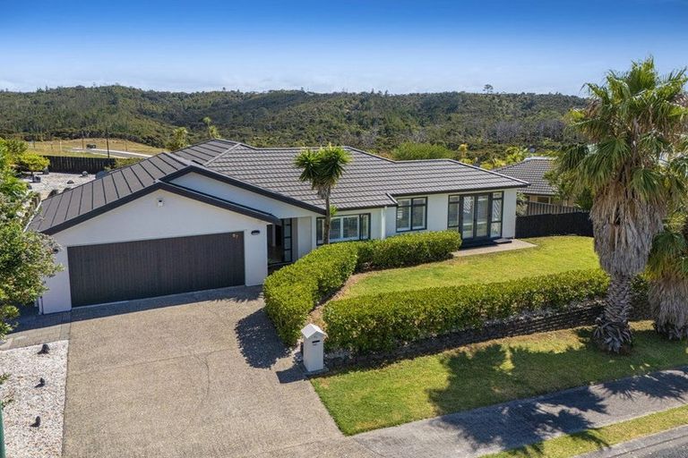 Photo of property in 57 Roberta Crescent, Orewa, 0931