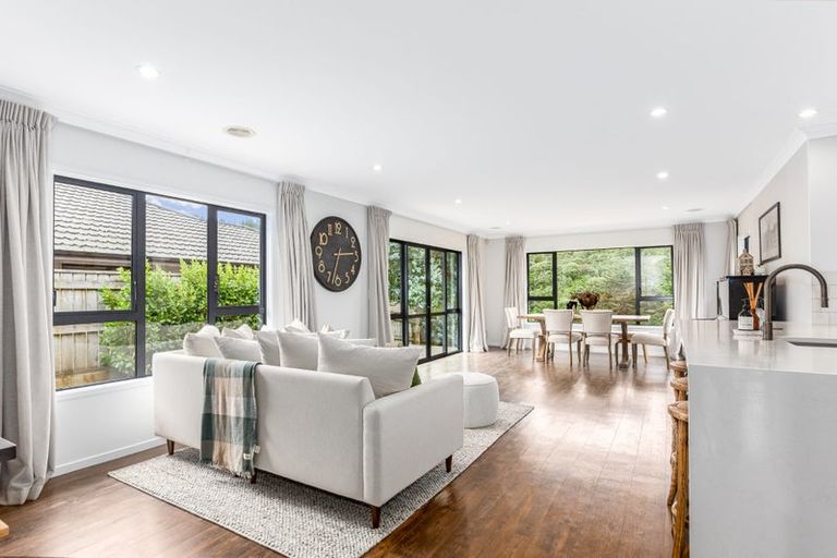 Photo of property in 8 Tararua Close, Aotea, Porirua, 5024