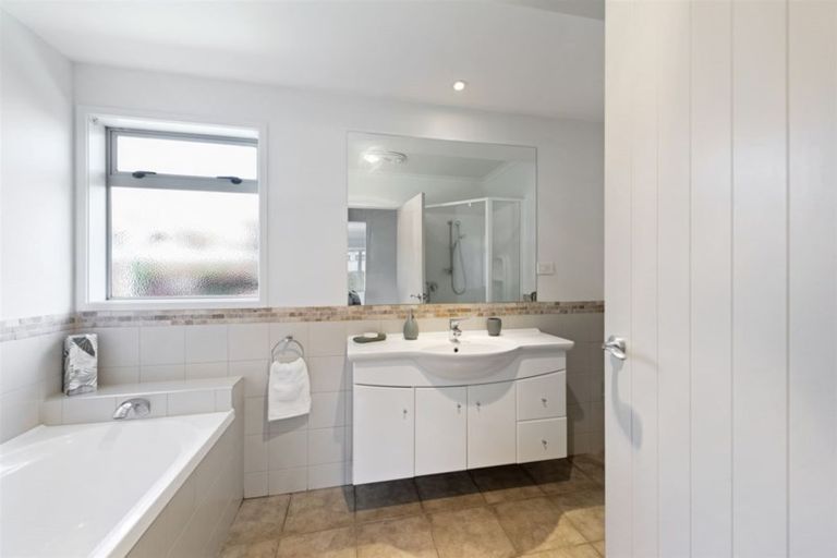 Photo of property in 9 Hillford Place, Welcome Bay, Tauranga, 3175