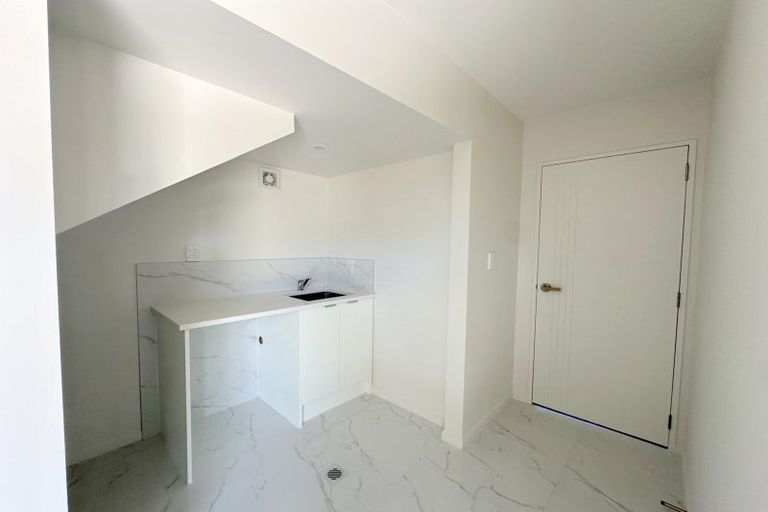 Photo of property in 15c Blenheim Street, Glenfield, Auckland, 0629