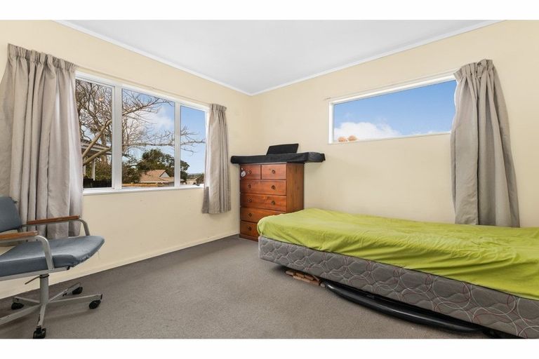 Photo of property in 12a Hinton Place, Weymouth, Auckland, 2103