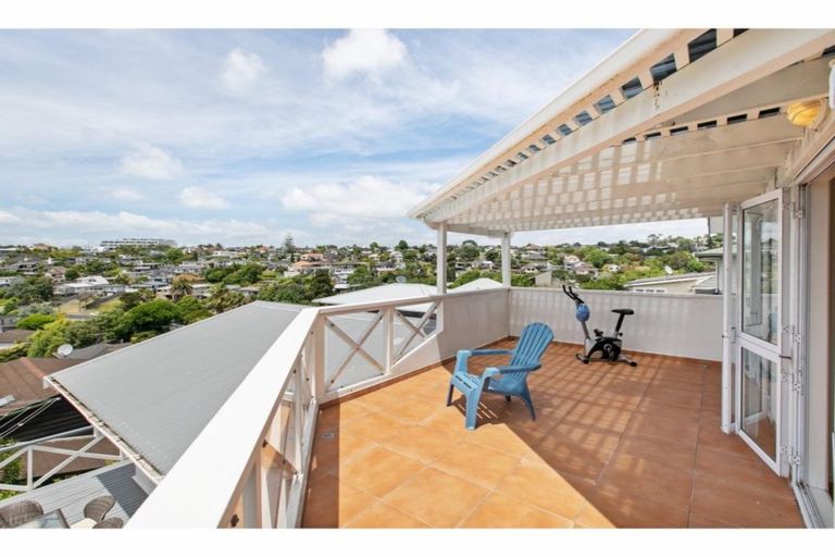 Photo of property in 1/14 Kiteroa Terrace, Rothesay Bay, Auckland, 0630