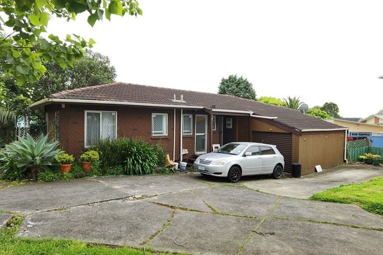 Photo of property in 16 Redoubt Road, Goodwood Heights, Auckland, 2105