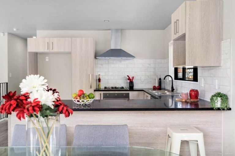 Photo of property in 5 Younger Lane, Massey, Auckland, 0614