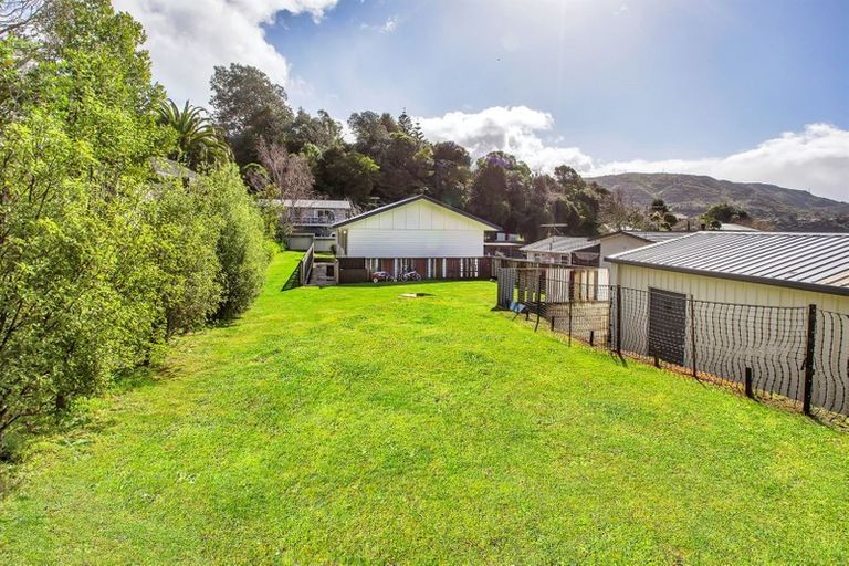 Photo of property in 2 Harold Grove, Stokes Valley, Lower Hutt, 5019