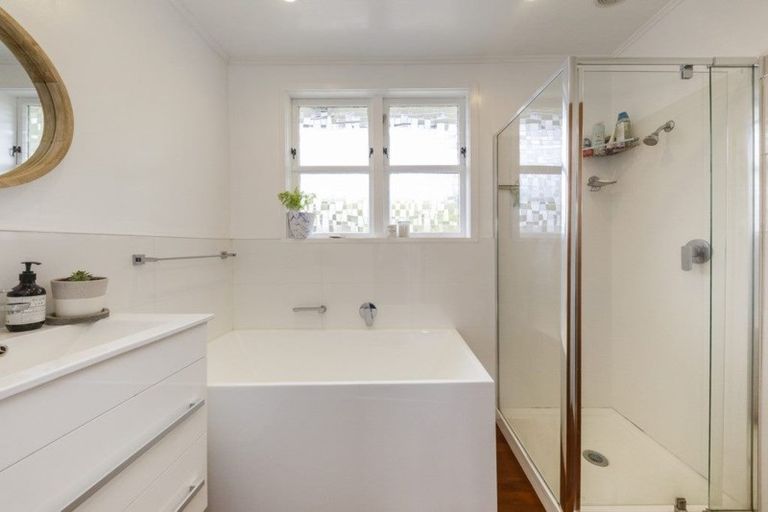 Photo of property in 10 Rhodes Drive, Kelvin Grove, Palmerston North, 4414