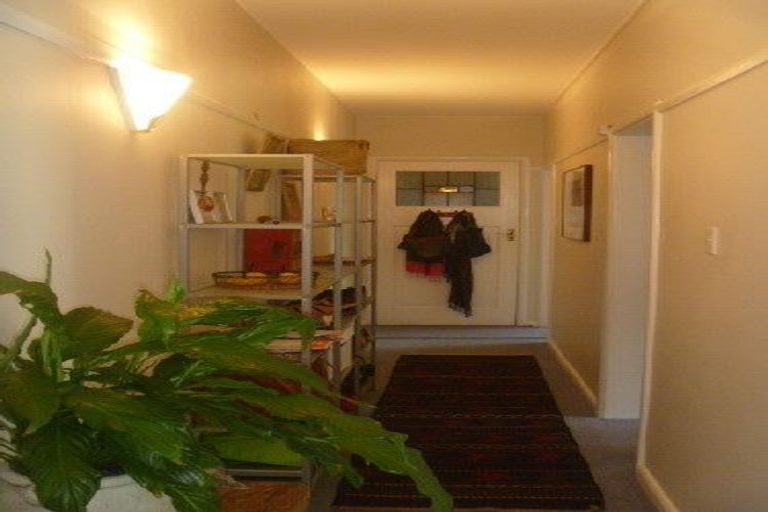 Photo of property in Hobson Flats, 2/1 Hobson Street, Pipitea, Wellington, 6011