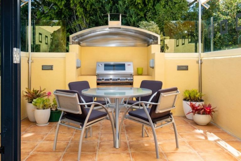 Photo of property in 32 Cumberland Rise, Taradale, Napier, 4112