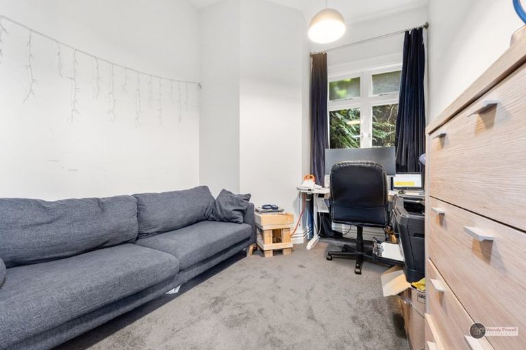 Photo of property in 1 Fairview Crescent, Kelburn, Wellington, 6012