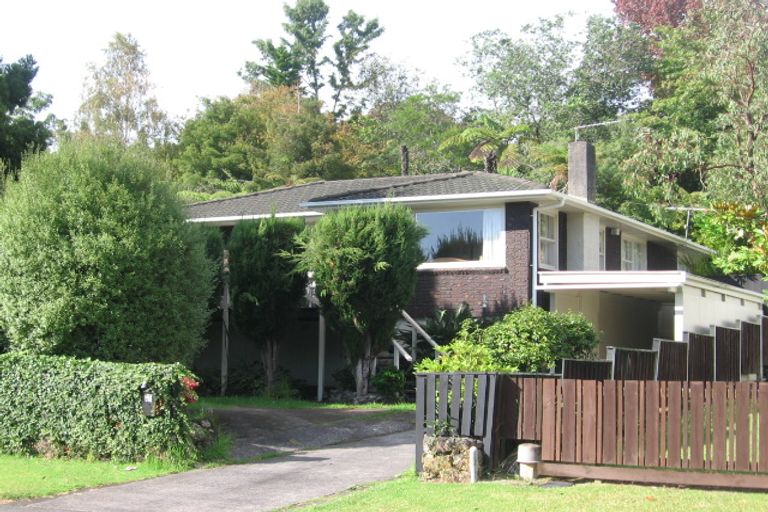 Photo of property in 16 Pendlebury Street, Green Bay, Auckland, 0604