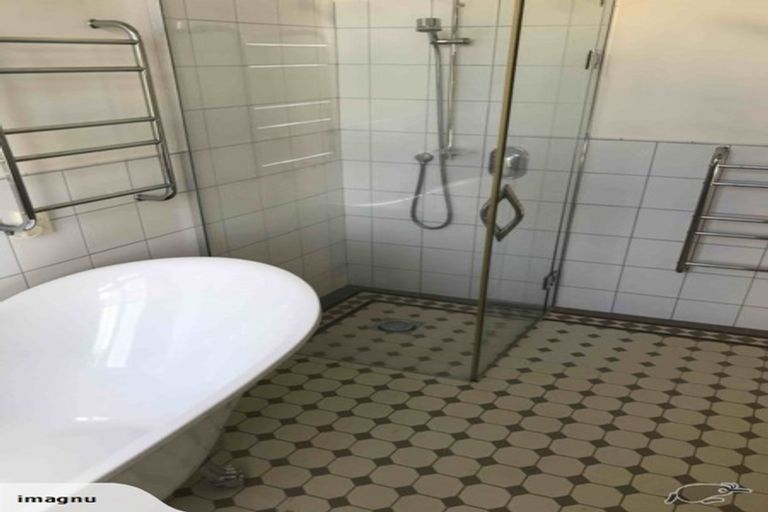 Photo of property in 7 Lochiel Road, Khandallah, Wellington, 6035