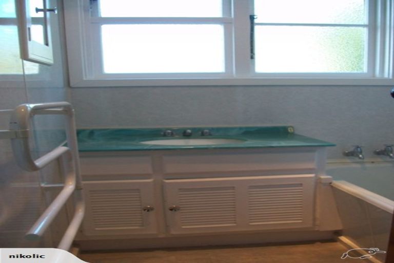 Photo of property in 6 Dickson Crescent, Hornby, Christchurch, 8042