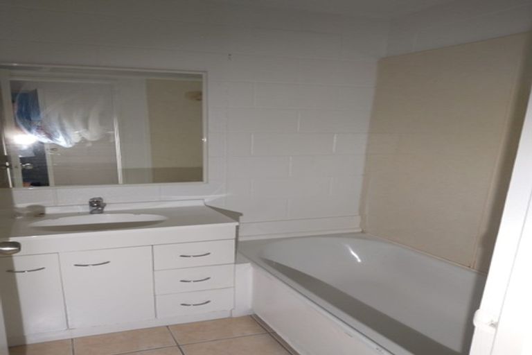 Photo of property in 2/27 Berwyn Avenue, Takanini, 2112