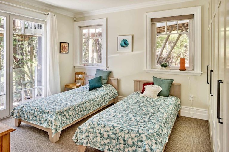 Photo of property in 18 Huia Road, Days Bay, Lower Hutt, 5013