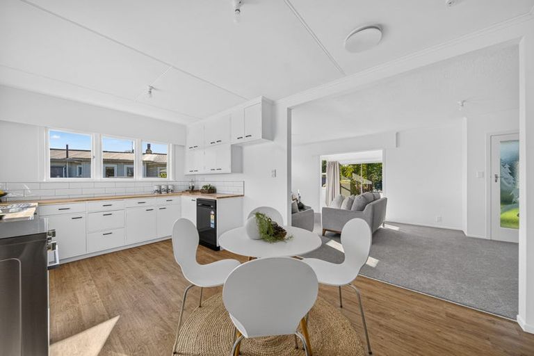 Photo of property in 17 Philip Street, Carterton, 5713
