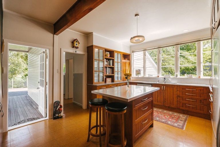 Photo of property in 200 Aokautere Drive, Fitzherbert, Palmerston North, 4471