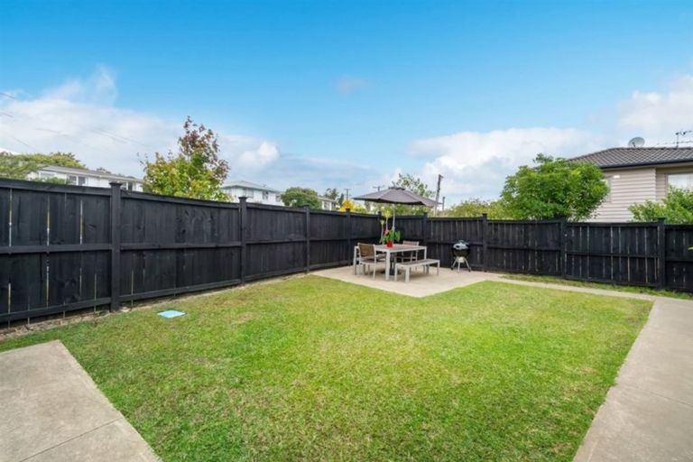 Photo of property in 1/32 Trinidad Road, Sunnynook, Auckland, 0620