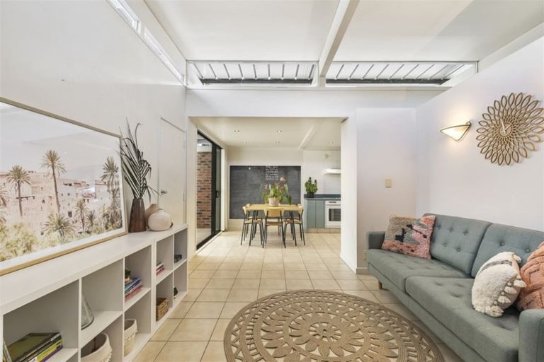 Photo of property in 98 Hillcrest Avenue, Hillcrest, Auckland, 0627