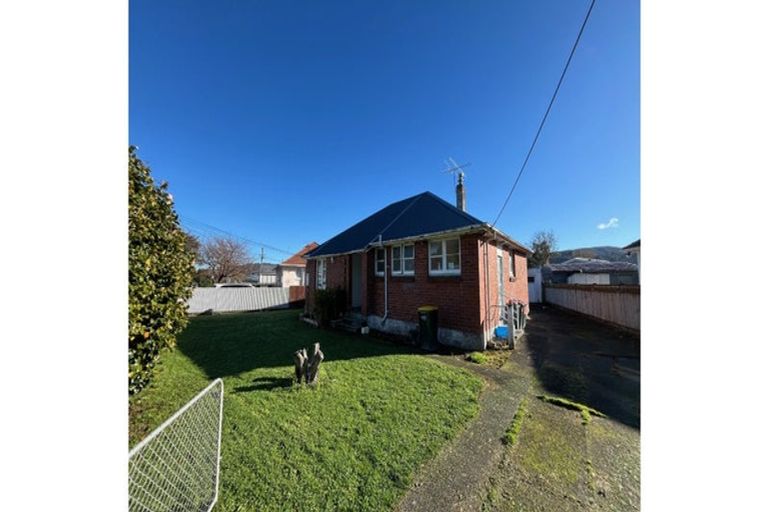 Photo of property in 5 Waldie Grove, Avalon, Lower Hutt, 5011