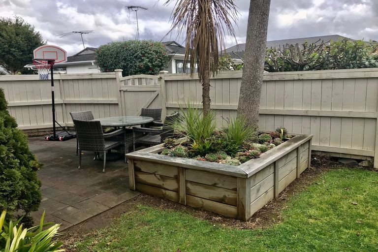 Photo of property in 1/57 Butley Drive, Farm Cove, Auckland, 2012