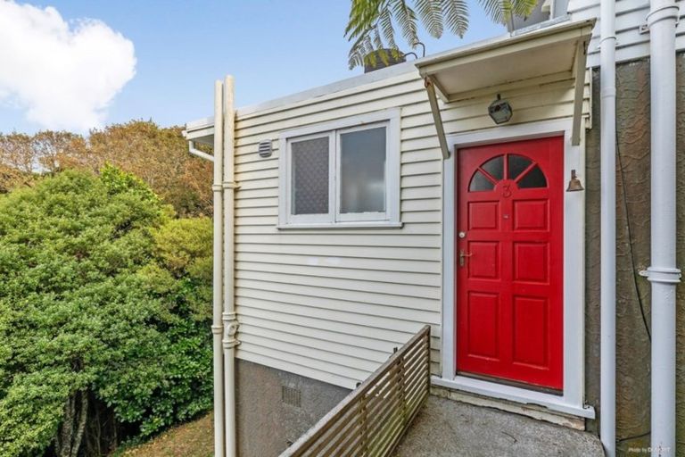 Photo of property in 3/8 Mataroa Avenue, Northland, Wellington, 6012