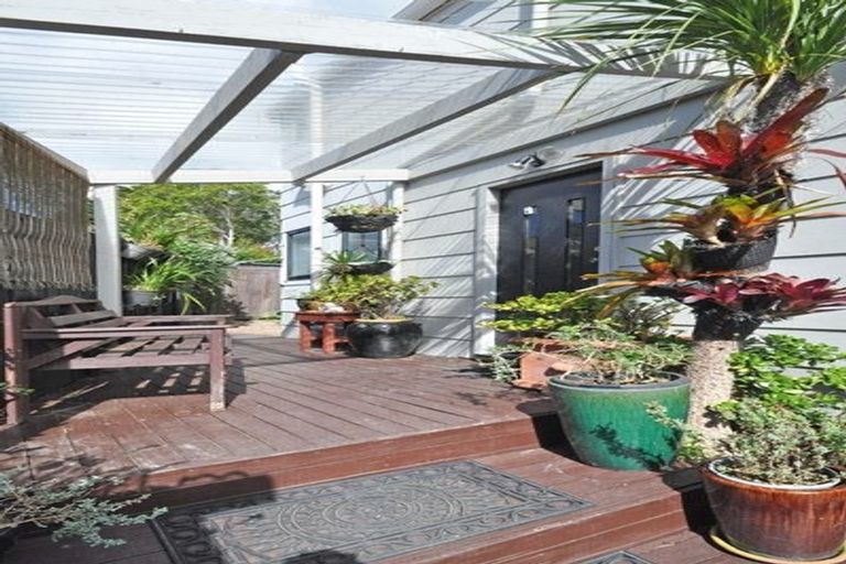 Photo of property in 2/20 Verbena Road, Birkdale, Auckland, 0626