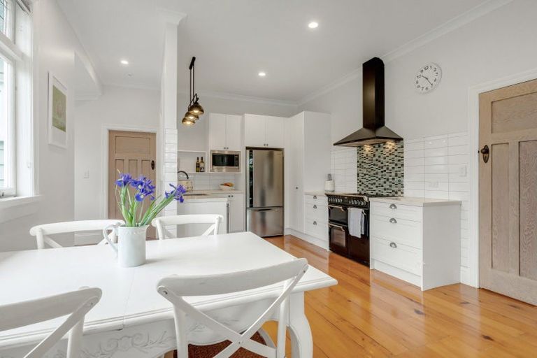 Photo of property in 17 Griggs Road, Whitford, Howick, 2571