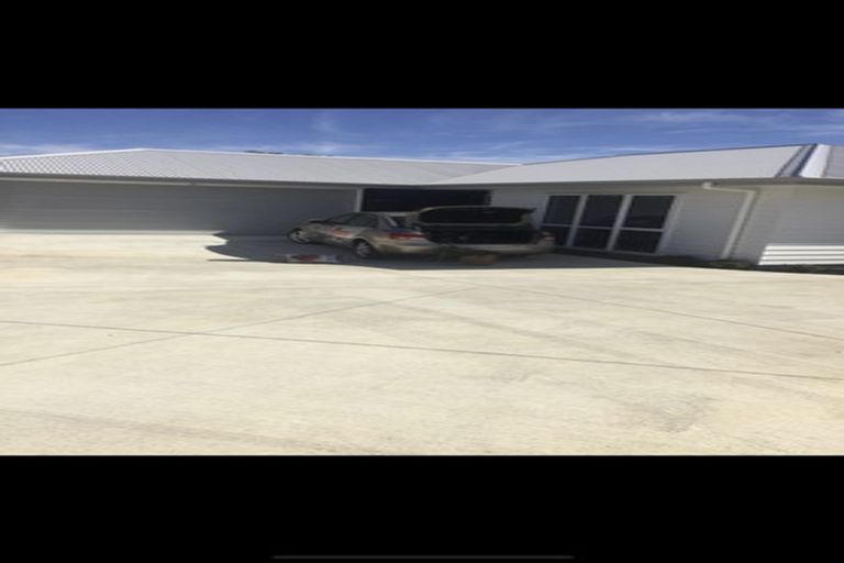 Photo of property in 589d Great South Road, Rosehill, Papakura, 2113