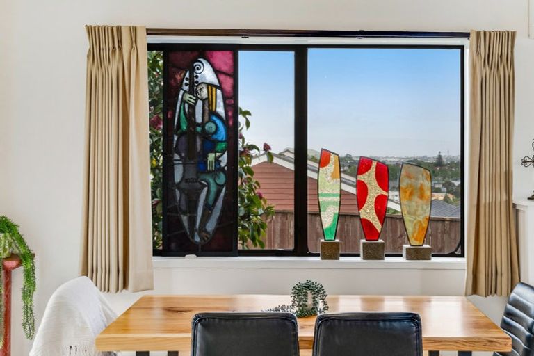 Photo of property in 2/42 Cromdale Avenue, Highland Park, Auckland, 2010