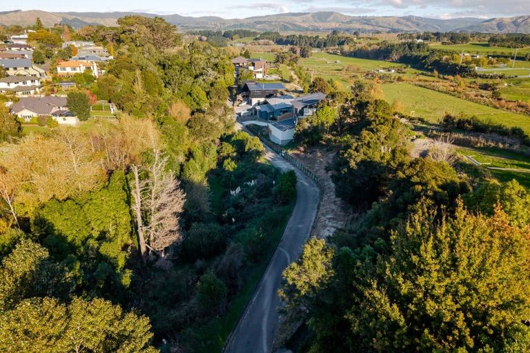 Photo of property in 4 Three Paddock Lane, Fitzherbert, Palmerston North, 4410