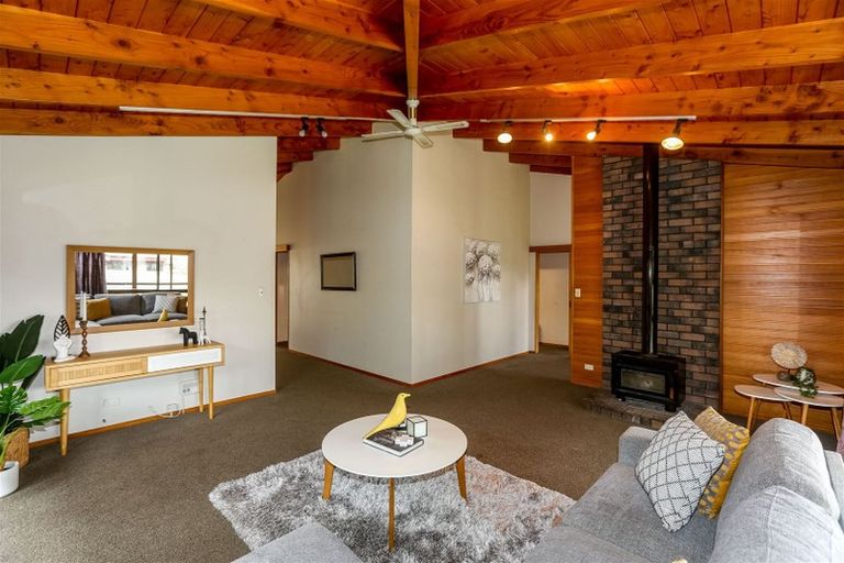 Photo of property in 6 Highlands Place, Highlands Park, New Plymouth, 4312