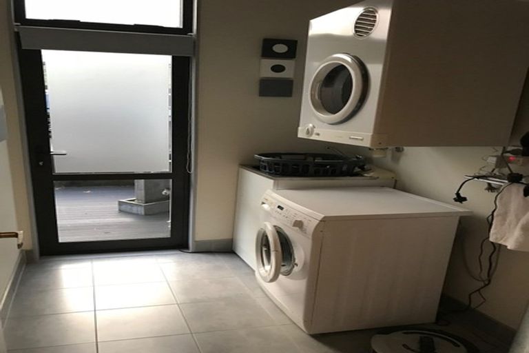 Photo of property in 47 Sunset Road, Totara Vale, Auckland, 0632