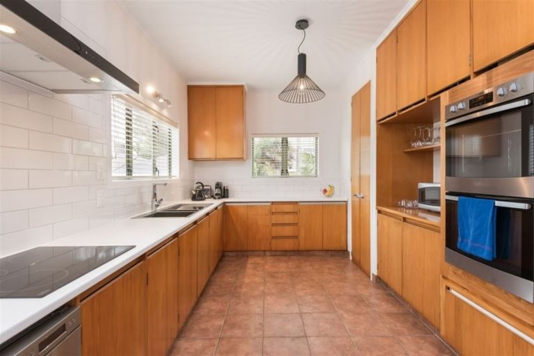 Photo of property in E/5 The Esplanade, Eastern Beach, Auckland, 2012