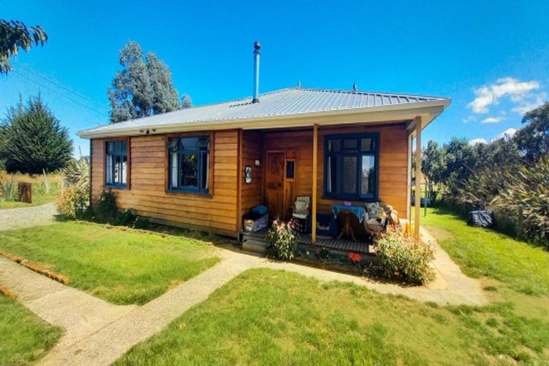 Photo of property in 17 Settlement Road, Papatotara, Tuatapere, 9691