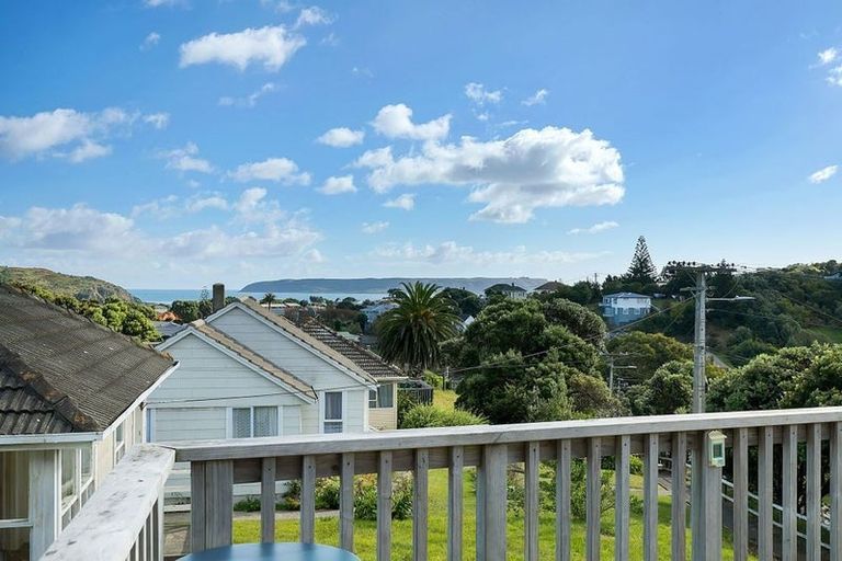 Photo of property in 14 Downes Street, Titahi Bay, Porirua, 5022