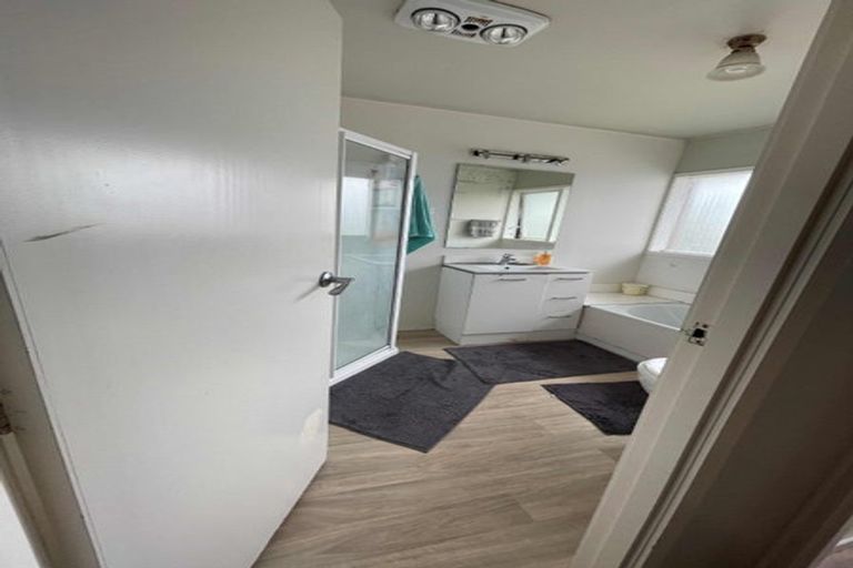 Photo of property in 21 Rotoiti Avenue, Pakuranga Heights, Auckland, 2010