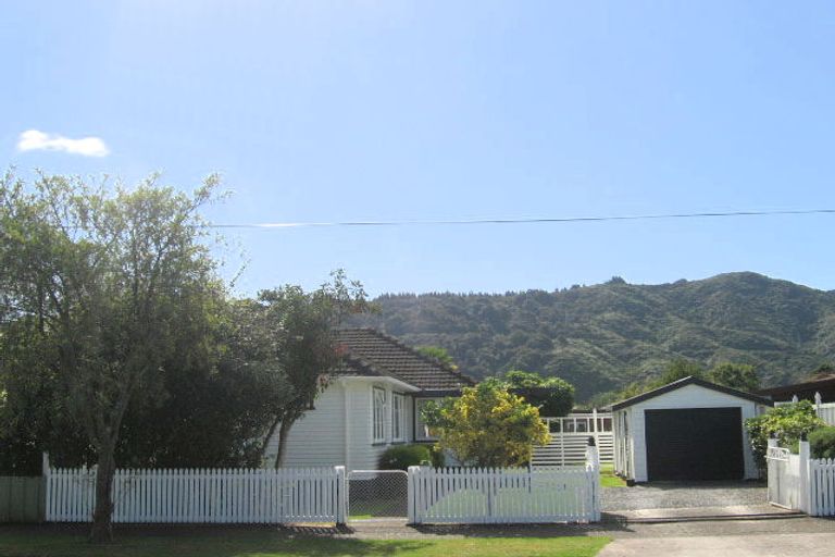 Photo of property in 30 Davis Crescent, Elderslea, Upper Hutt, 5018